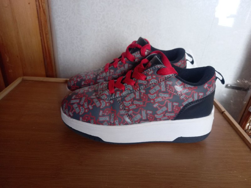 Кроссовки Under Armour 40,5 размера 9