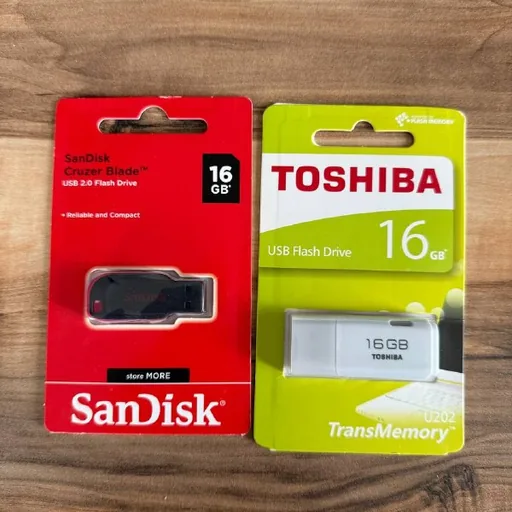 Флешки Toshiba, SanDisk 16 GB