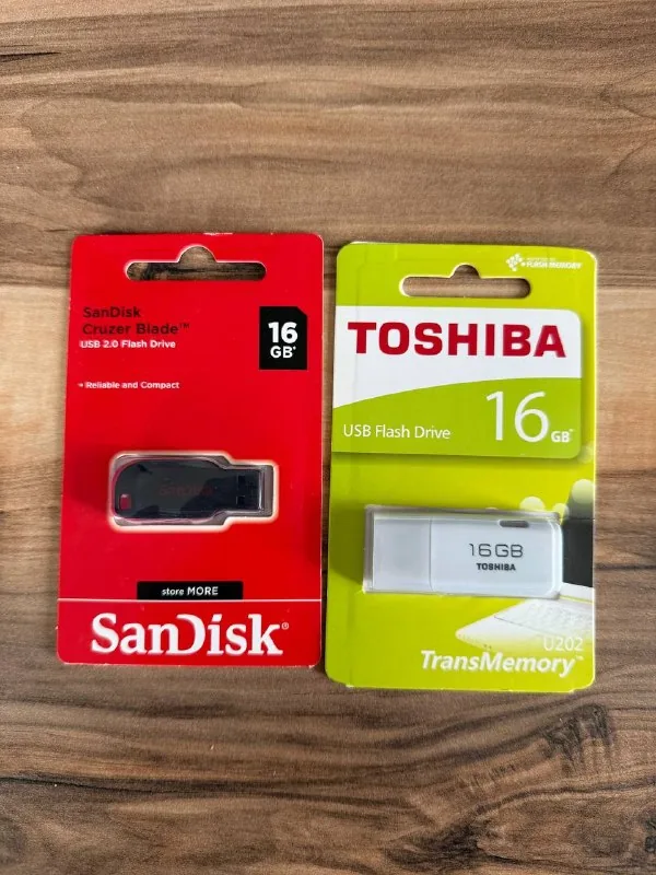 Флешки Toshiba, SanDisk 16 GB