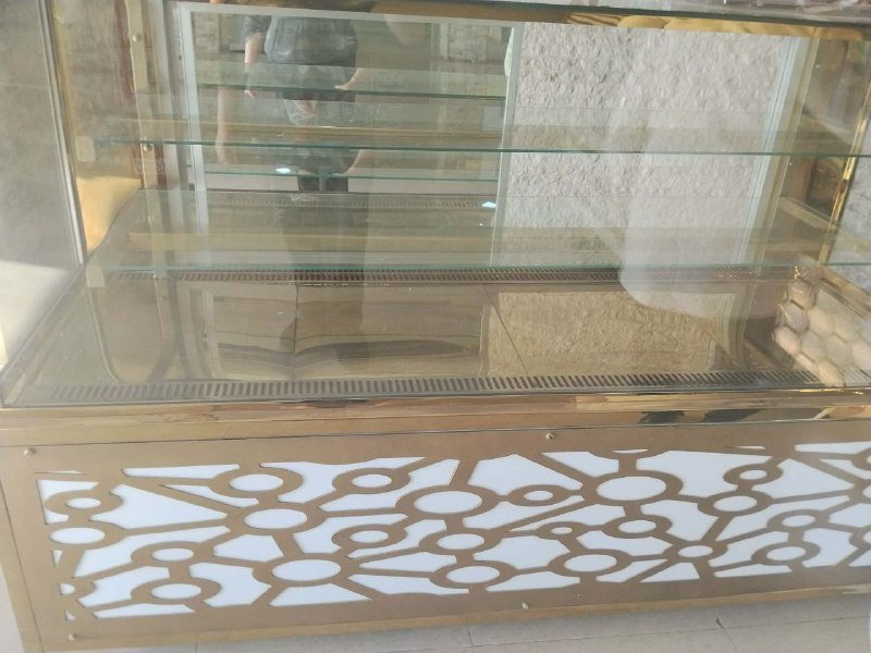 Стеклянный шкаф для витрины