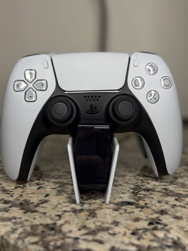 PlayStation 5 (PS5), два контроллера, зарядка 2