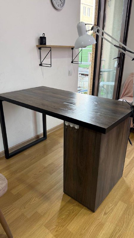 Два маникюрных стола с выдвижным ящиком 2