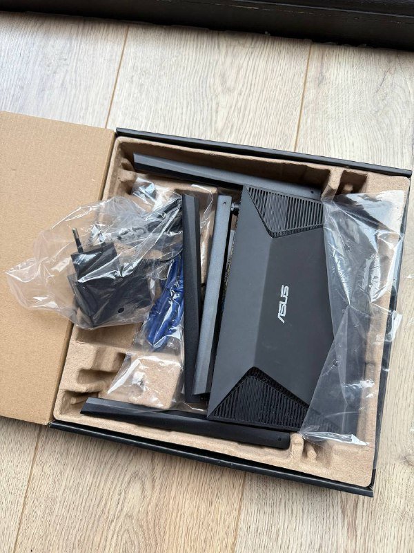 Наушники Bose, роутер Asus, автокормушка, кроссовки Nike 2