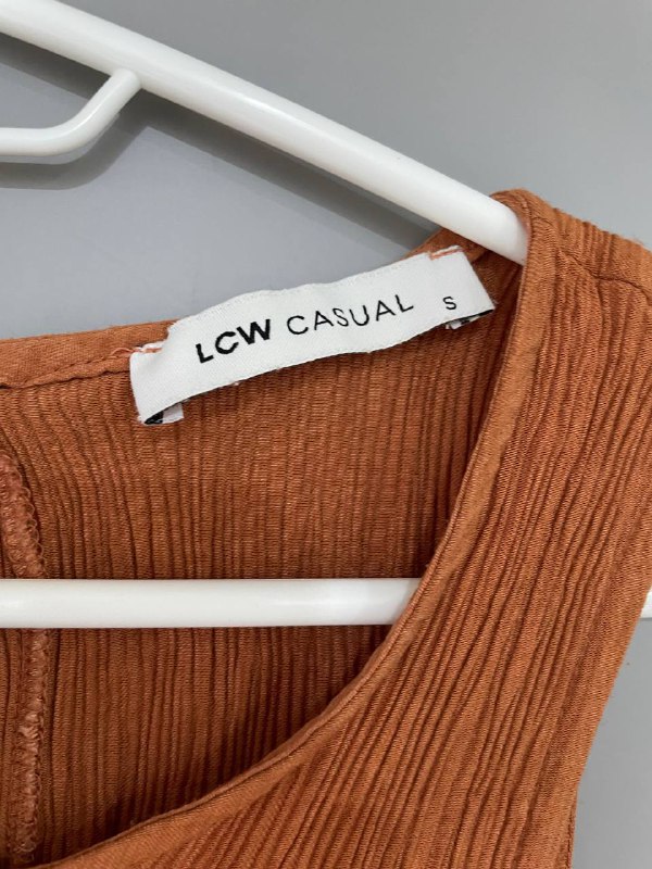 Летний сарафан, брюки, рубашка, бежевые брюки, платье 8