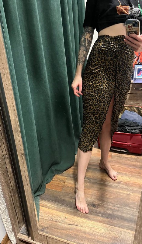 юбка кожаная (М), штаны кожаные (М), штаны походные north face, юбка леопардовый принт Zara (М), сандали на липучках (39), ботинки shoe the bear, натур кожа (38,5) 3