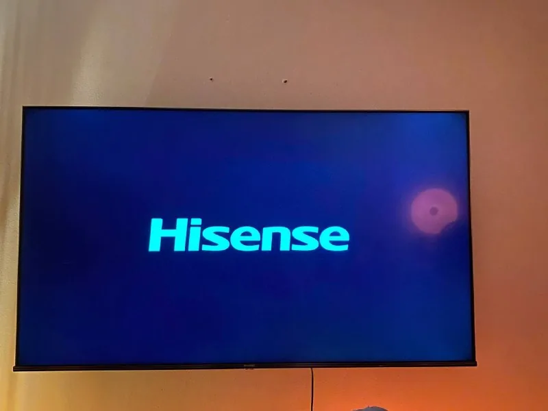Hisense Smart 55U7HQ TV 1