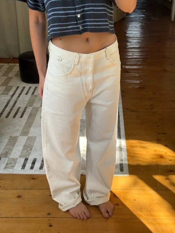 Белые джинсы Zara, коралловые джинсы Levi’s, юбка, джинсовые шорты 1