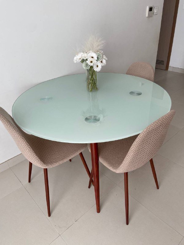 стол с 4 стульями