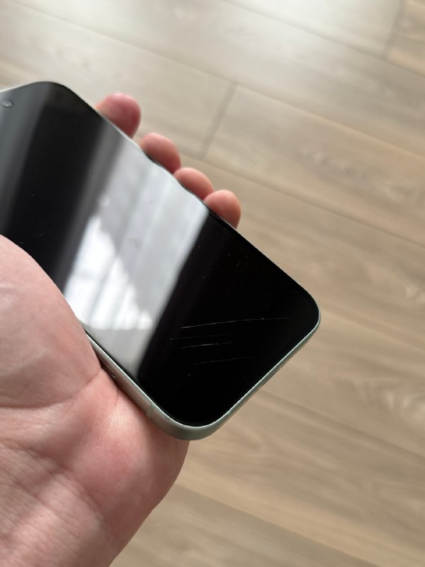 Iphone 15 Green 128 GB, 3 scratches 2