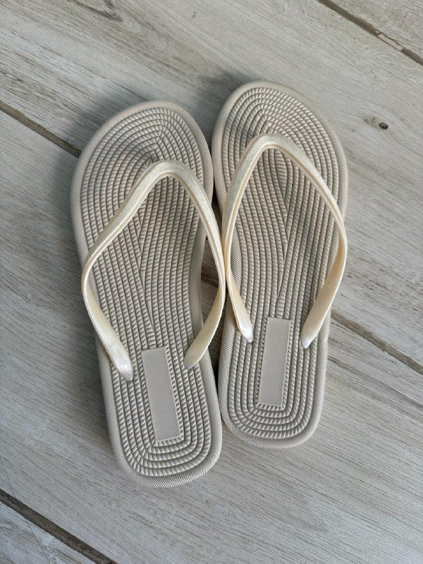 Шлепанцы женские размер 37 новые даром