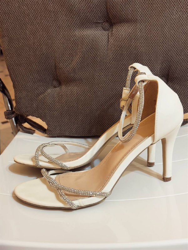 Белые босоножки на шпильке 38 размер 3