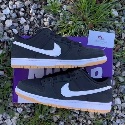 Nike SB Dunk Low Black Gum