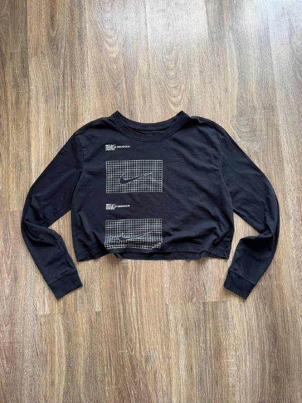 Кроссовки Salomon Gore Tex, Джинсовая куртка Guess, Кроп-топ Nike, Ветровка Rab, Джинсы Jacob Cohën, Мессенджер Jack Wolfskin, Анорак Ellesse, Джинсы Carhartt FR, Свитер Stone Island 3