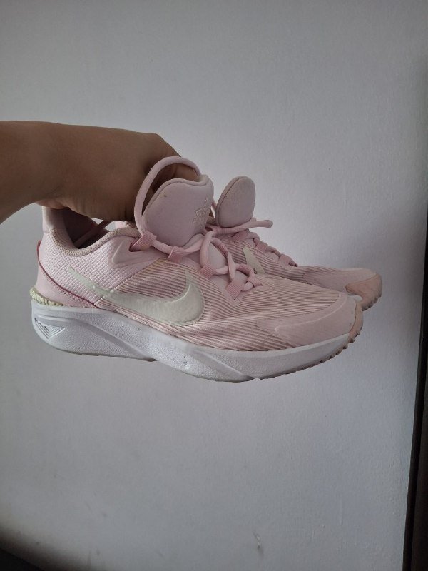 Кроссовки Nike р.36,5