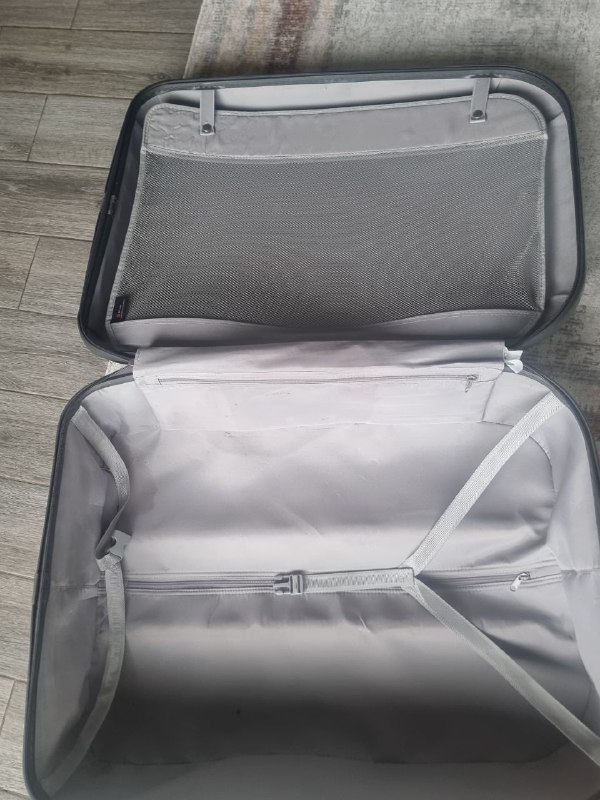 Большой чемодан в хорошем состоянии 3