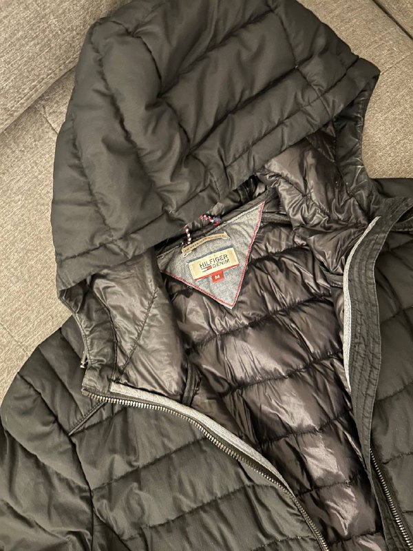 Tommy Hilfiger puffer jacket size M 2