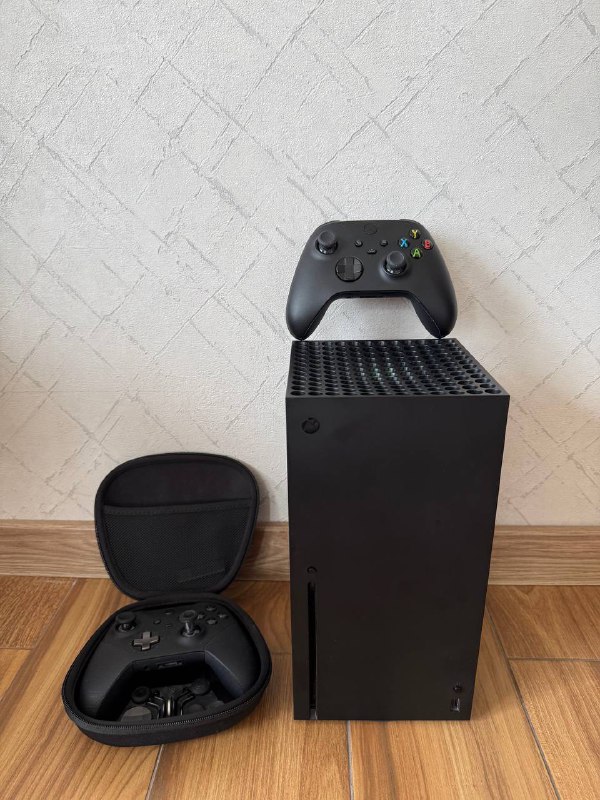 Xbox Series X консоль, два геймпада, HDMI кабель