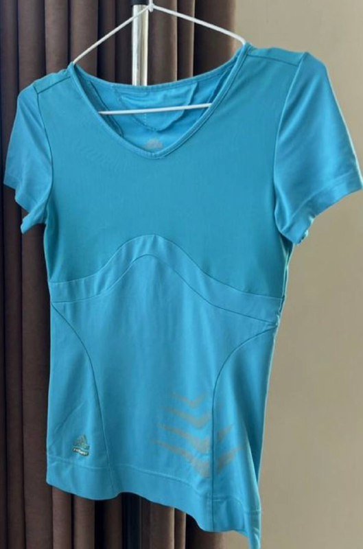 Ветровка Hummel, спортивный топ Nike, футболки Nike и Adidas, леггинсы Nike, спортивные топы и лонгсливы 6