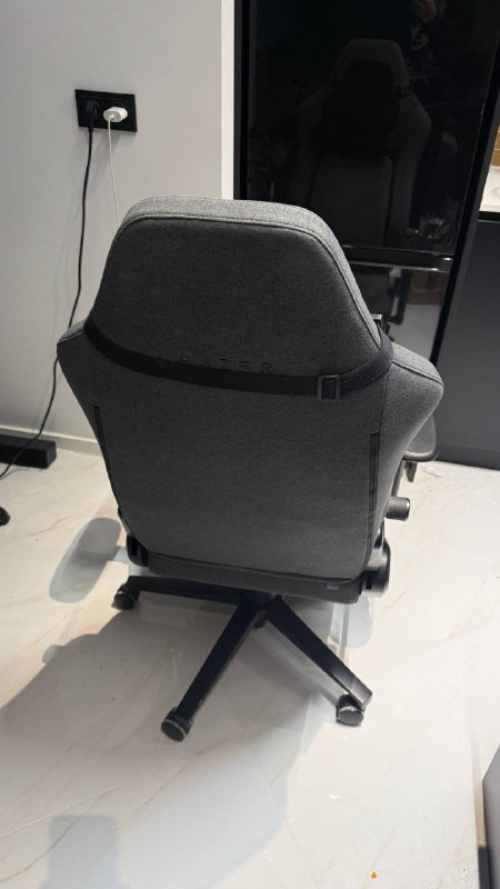 Кресло Razer Iskur V2 fabric, Руль и педали Logitech G923 4
