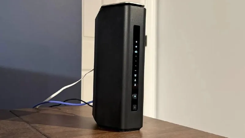 NetGear BE18000 RS600 Nighthawk WiFi 7 роутер 1