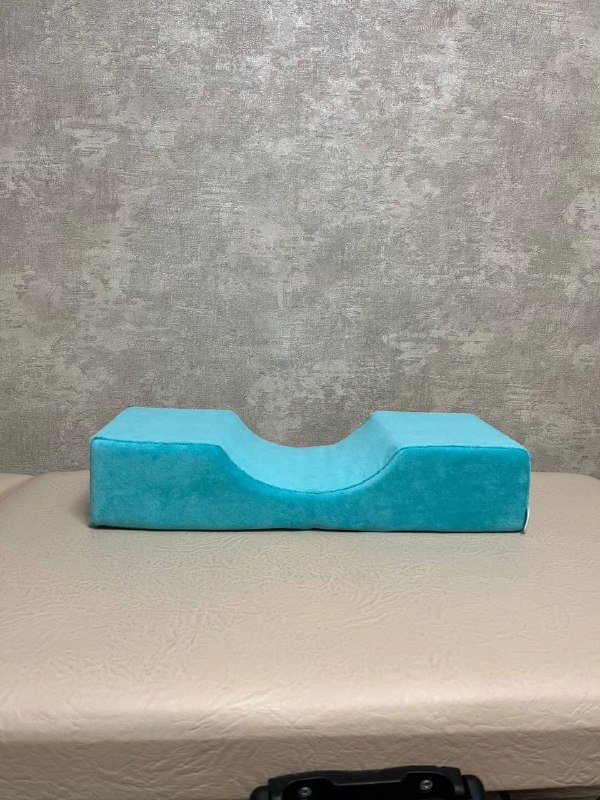 топ H&M, платье H&M, плед, подушка для ресниц, пинцеты, лампа, посуда, держатель для микрофона 4