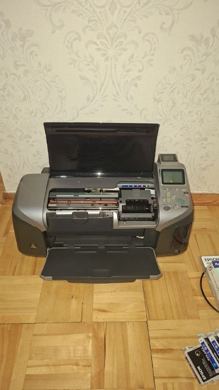 Принтер и сканер с комплектом красок 4
