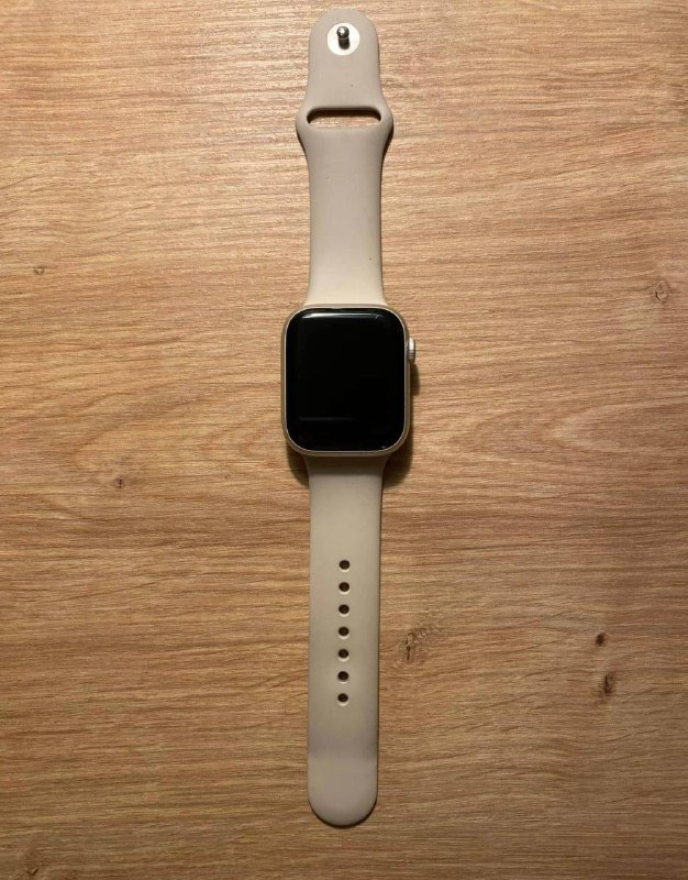 Apple Watch Series 8, 100% battery, includes extra strap 5