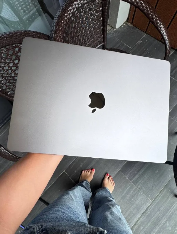 MacBook Air 15 M2, 8/256 GB 1