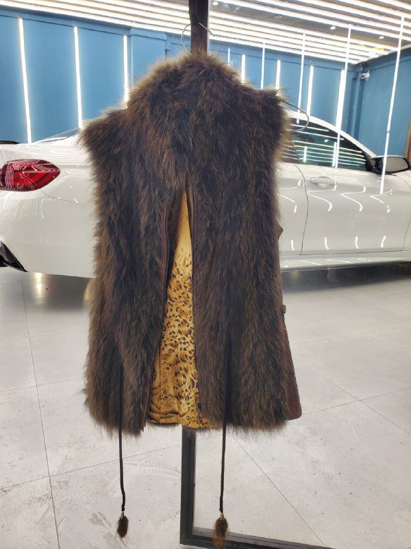 Жилетка женская из натуральной кожи кингуру и енота 3