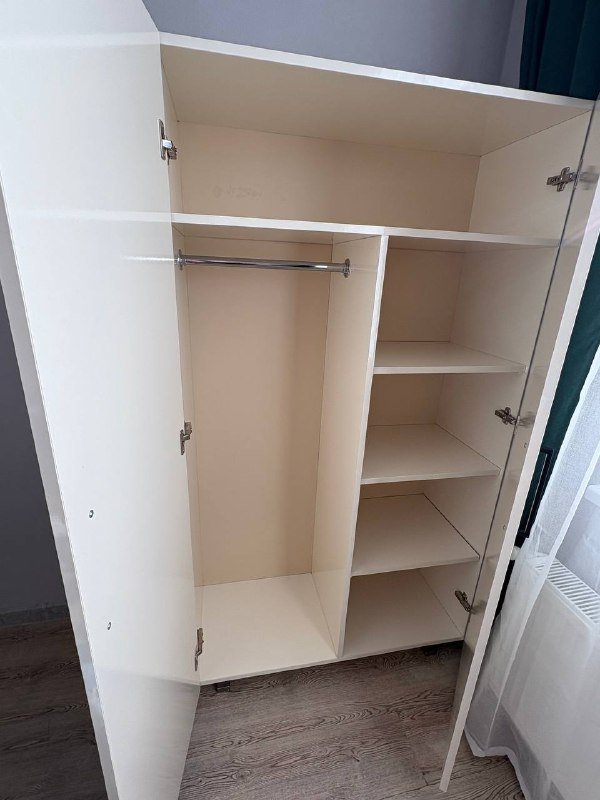 2 шкафа, кофейный столик 3