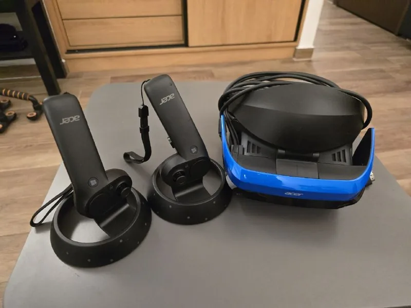 Windows mixed reality headset and controllers
