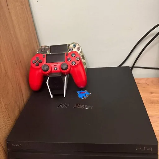 PS4 Pro 1 ТБ с двумя джойстиками