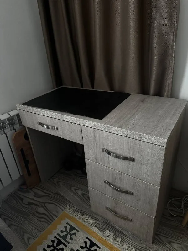 Письменный стол