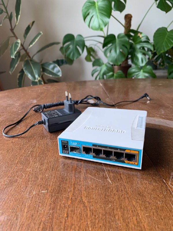 Корпус Be Quiet Pure Base 500, WiFi-роутер Mikrotik hAP AC, коммутатор TP-Link TL-SG108, мышь Logitech Ergo M575 3