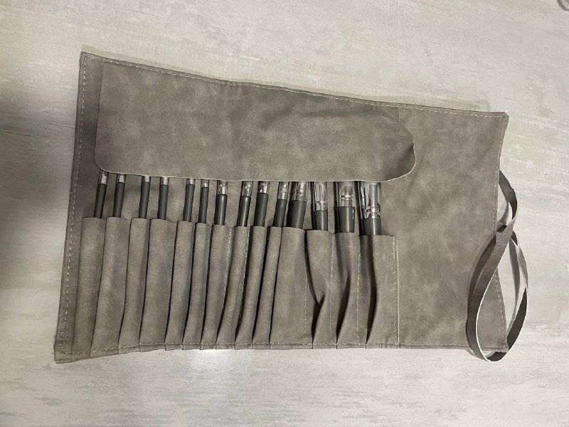 Кисточки для макияжа в кожаном чехле 2