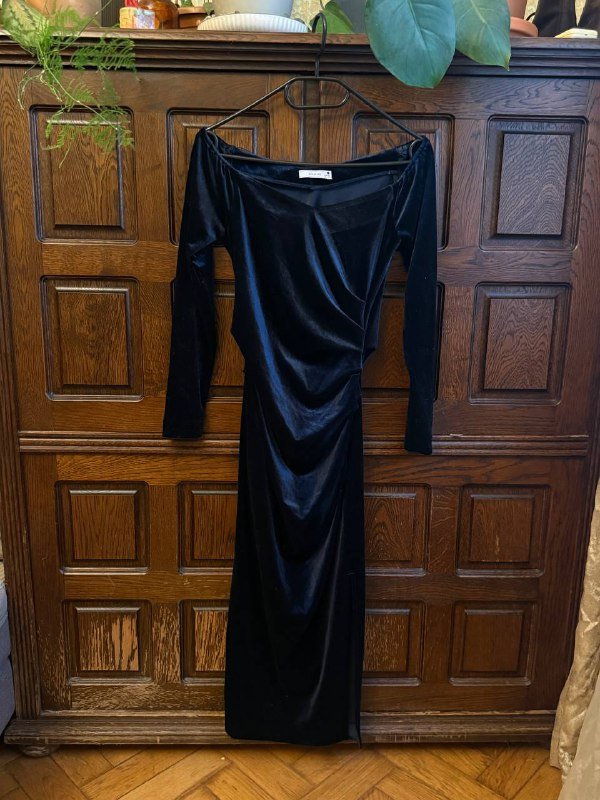 Платье RESERVED размер s-m черное бархатное