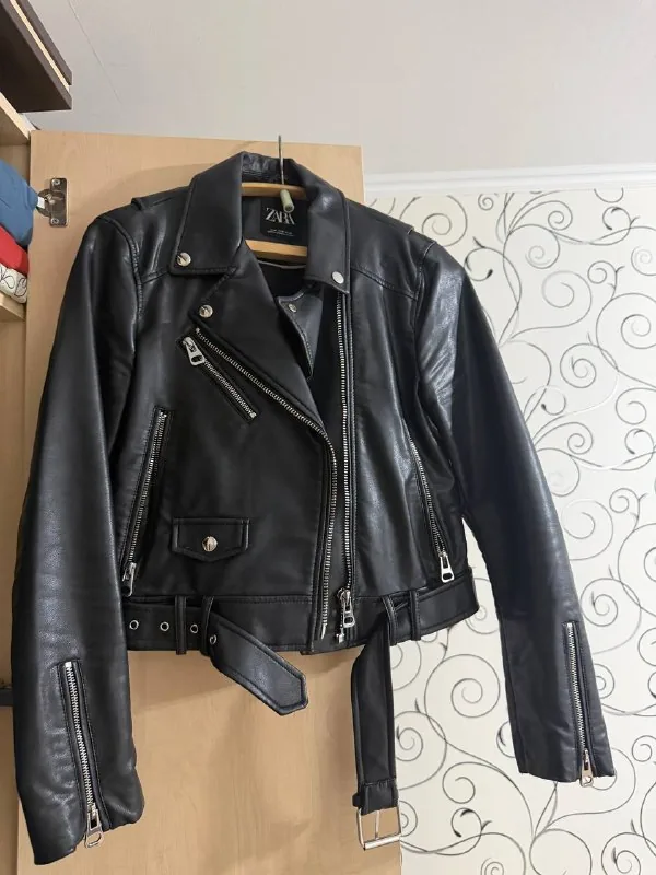 Косуха Zara, пиджак в клетку, рубашка Temu, джинсы Zara и Befree, топ New Yorker 1