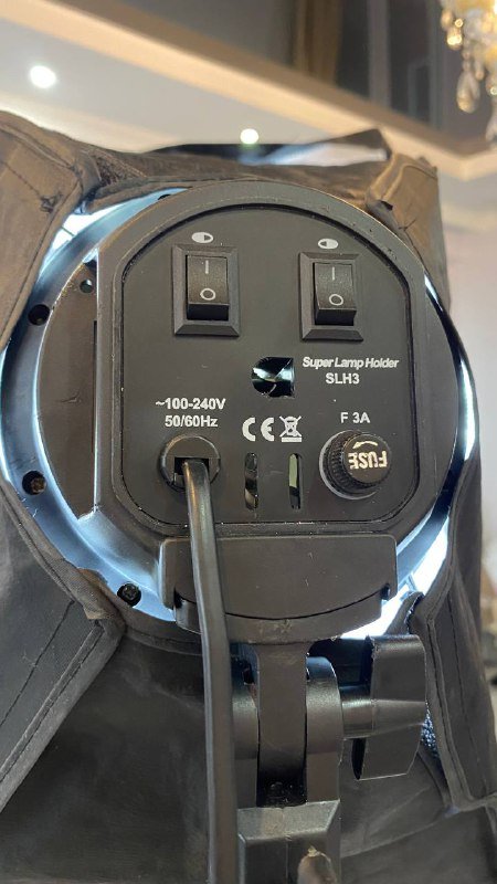 Софтбокс с четырьмя лампами для фото и видео 3