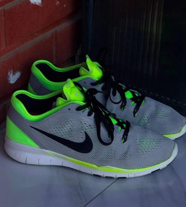 Серые кроссовки Nike Free TR FIT5 для фитнеса 1