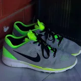 Серые кроссовки Nike Free TR FIT5 для фитнеса 1