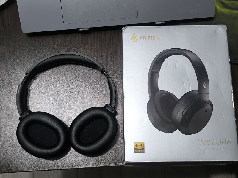 Гантели, коврик для фитнеса, подушки, HDMI-кабель, наушники, аквашузы, станция Яндекс Миди 7