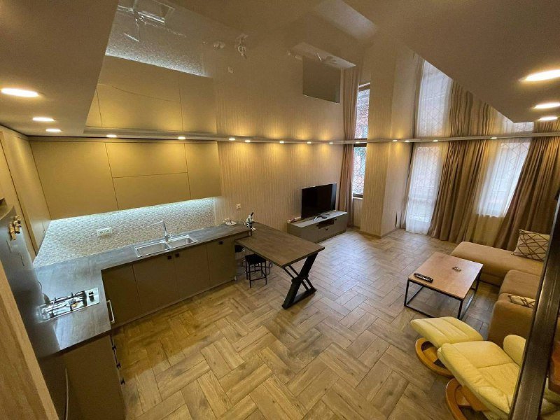 Сдаётся 2-ух комнатная квартира район Авлабари 5