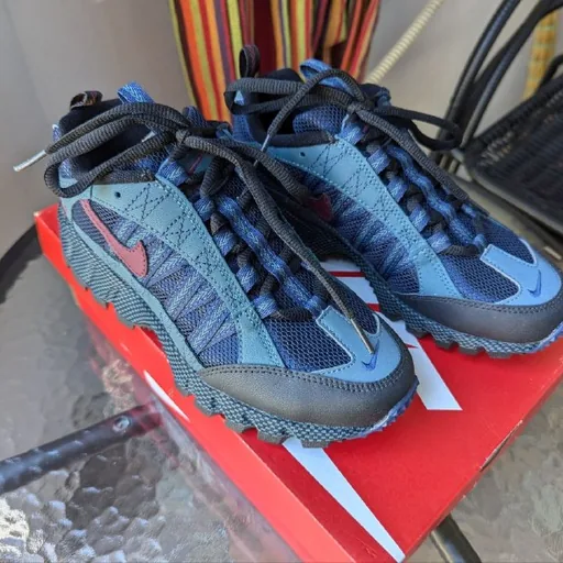Женские кроссовки Nike Air Humara QS