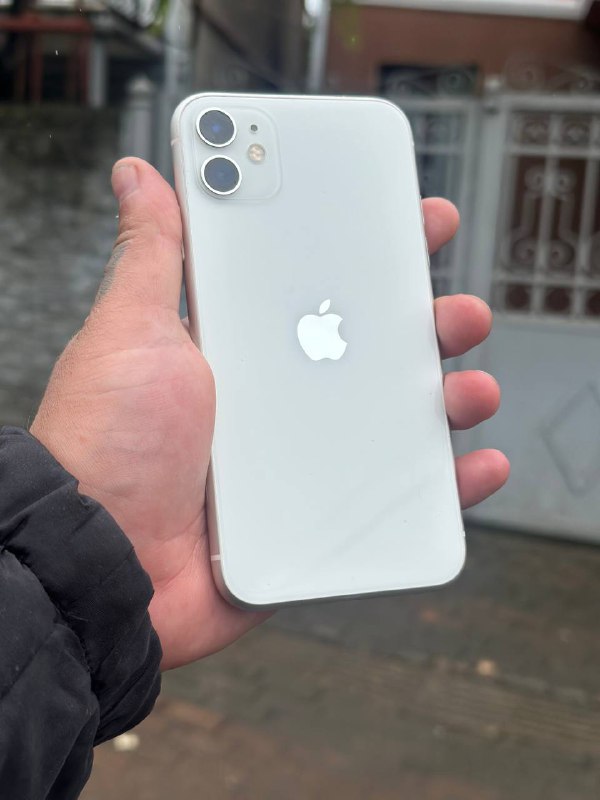 iPhone 11 64GB White, iPhone 12 64GB Black 2