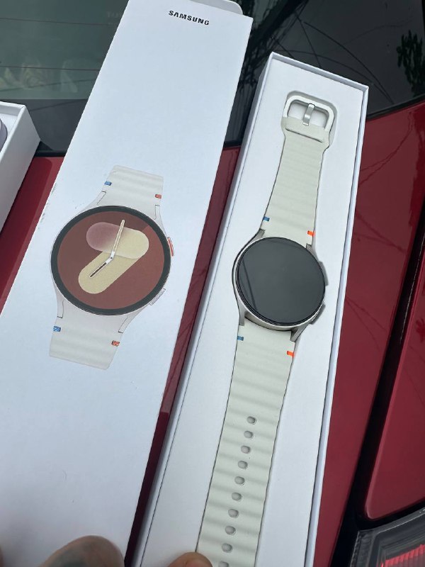 Samsung Galaxy Watch 7, AirPods 2