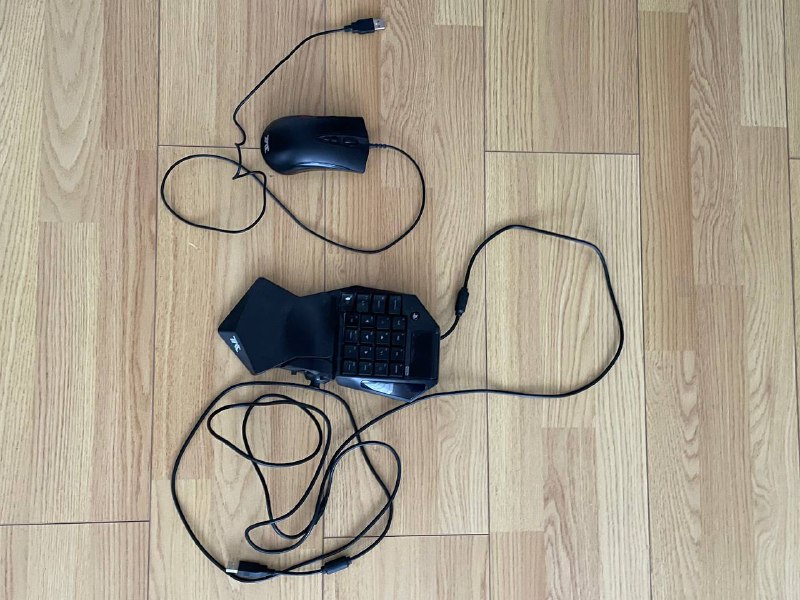PlayStation 4, 1TB, joystick, 4 games, keyboard, mouse