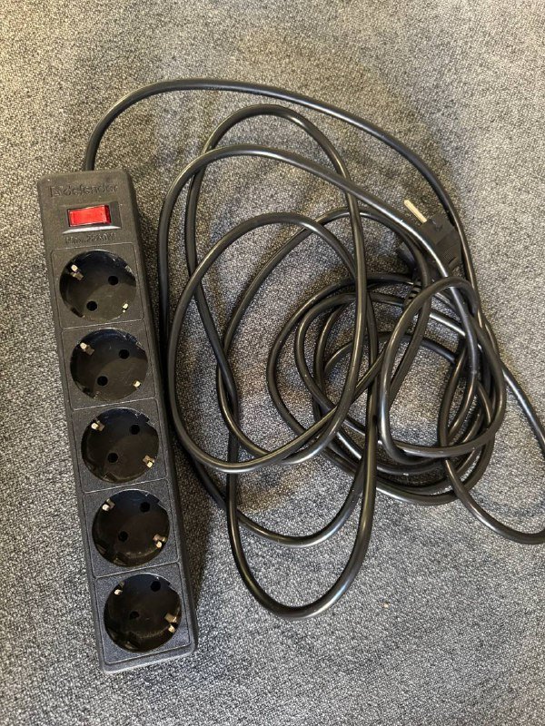 Сушилка для белья, лампа настольная, подставка для ног, подставка под телефон, коврик для фитнеса, корзина для белья, подушки на стулья, сетевые фильтры 9