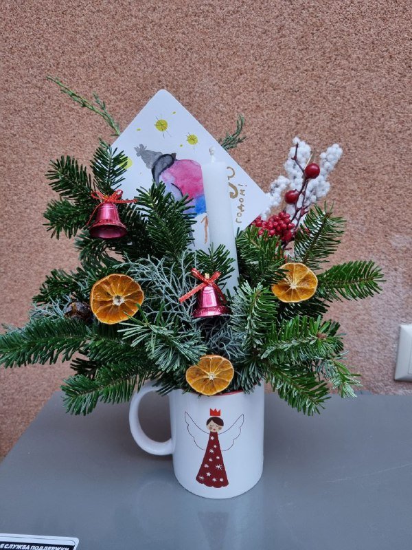 Новогодние рождественские композиции из веток