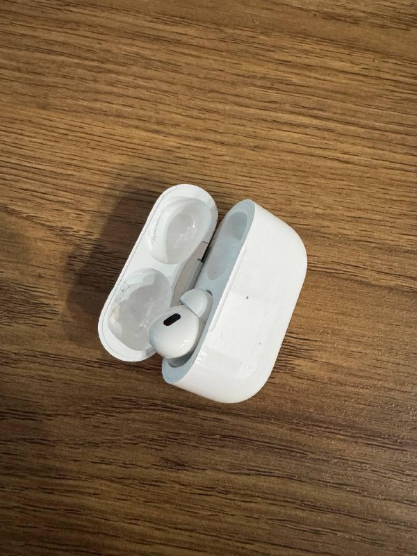 AirPods Pro Gen 2 левый наушник с чехлом
