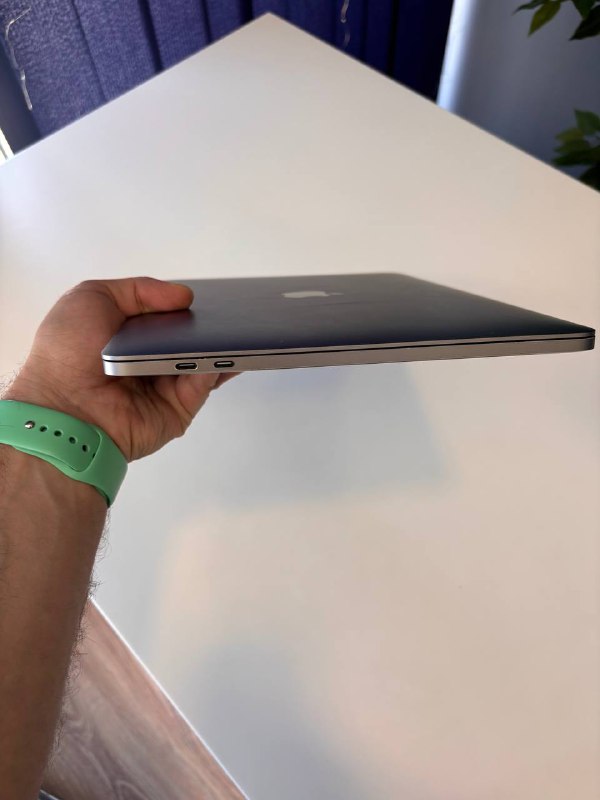 MacBook Pro 2018 i7 16/500GB 4